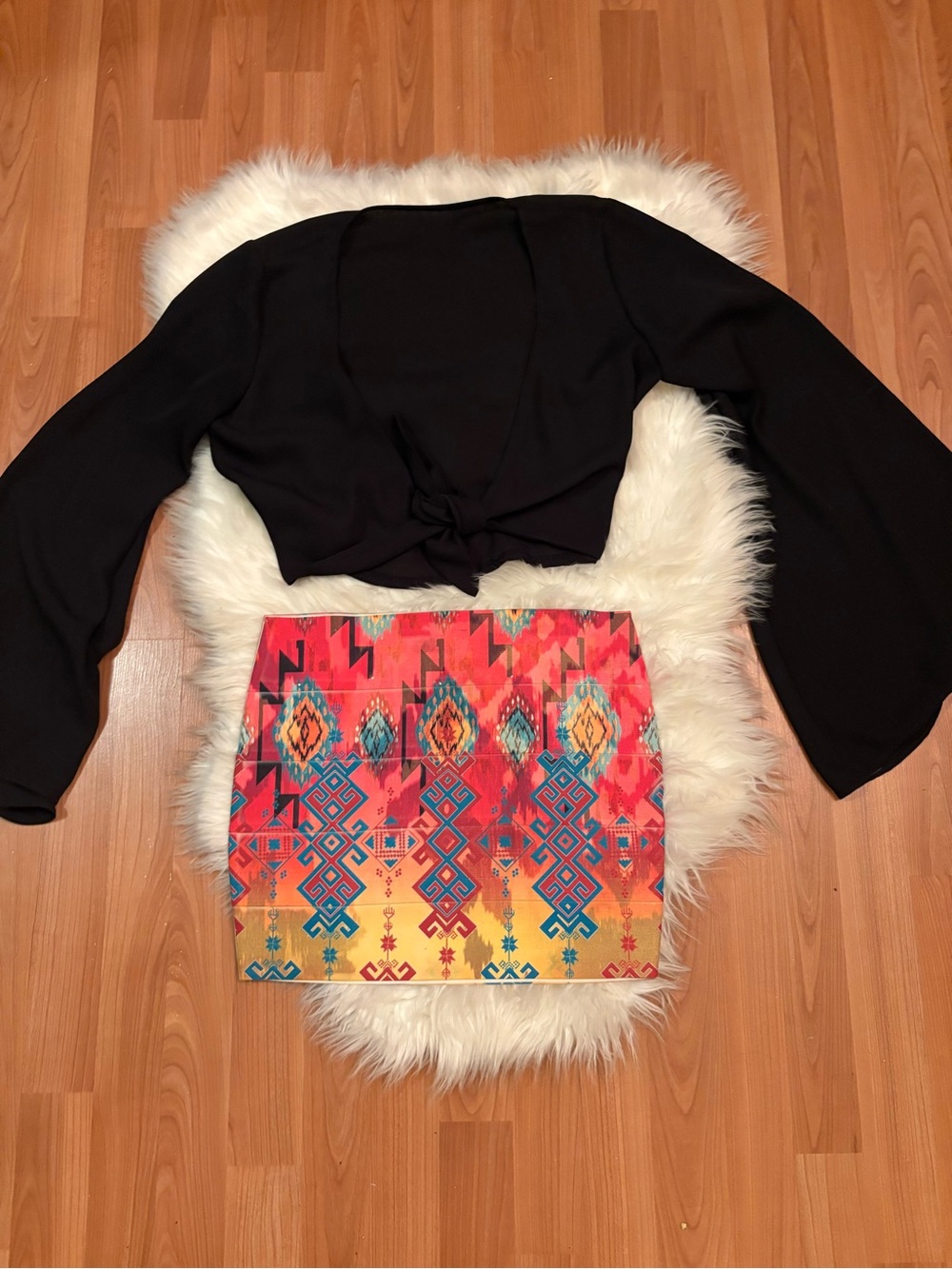 Super cute and colorful Aztec print elastic skirt size Small